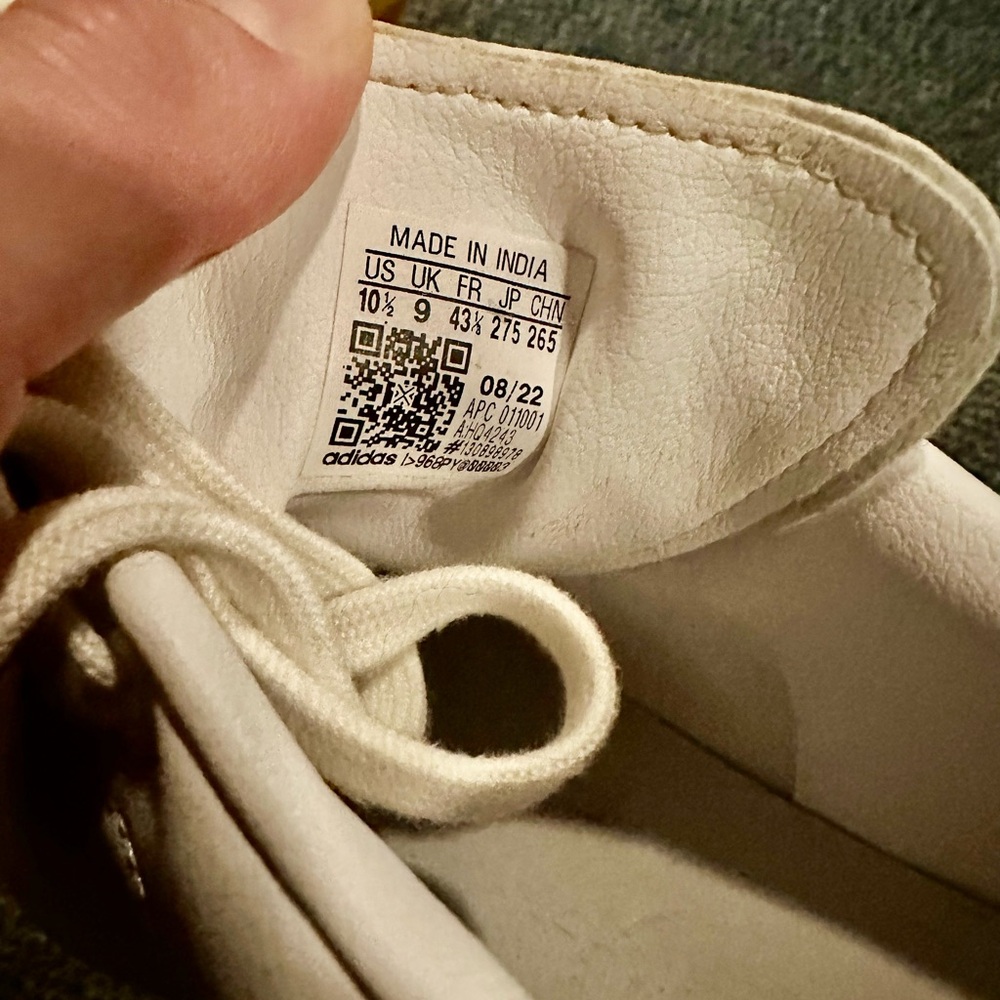 Adidas Stan Smith White with Gold Detail - Picture 6 of 6